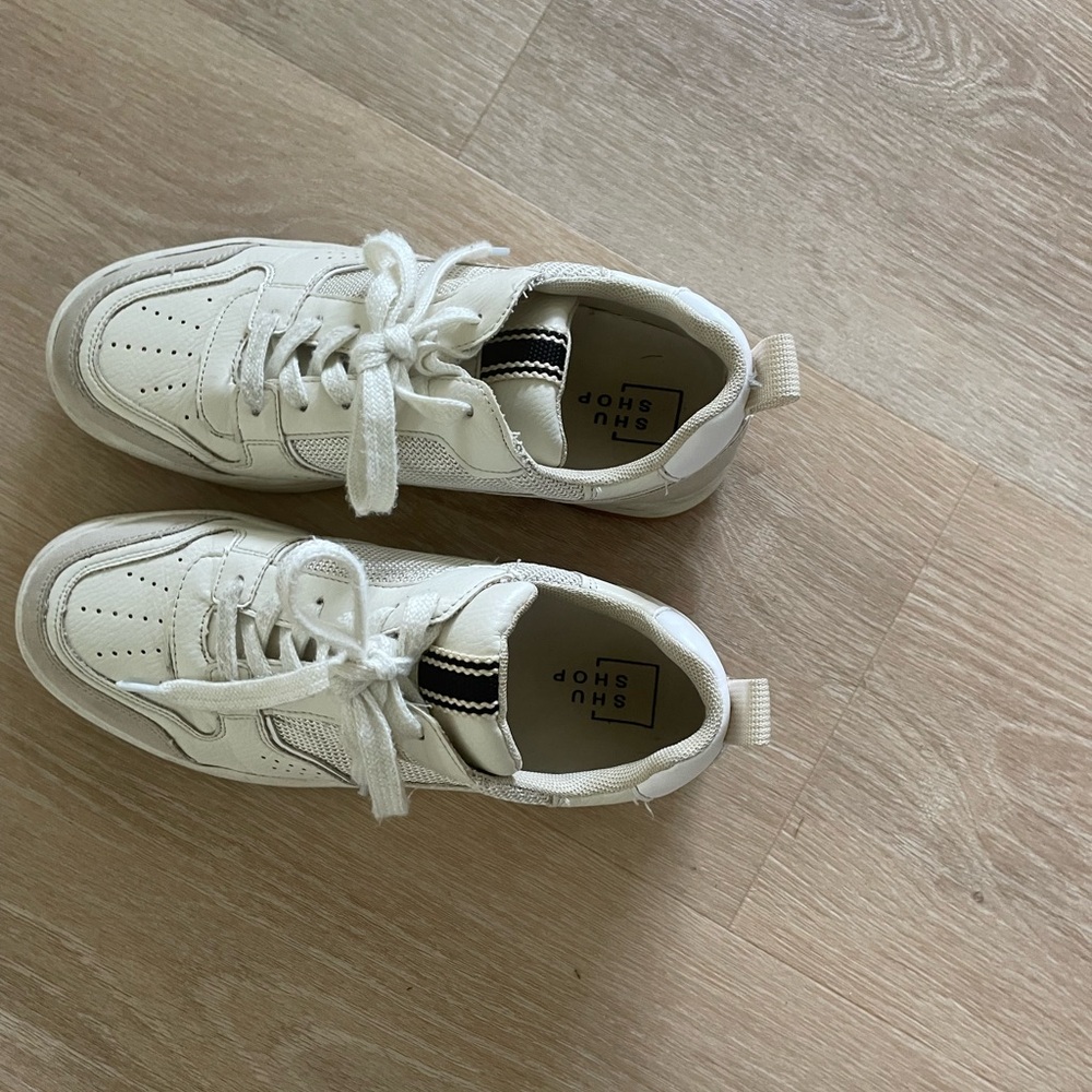 White Low-Top Casual Sneakers with Gum Sole - Picture 9 of 11
